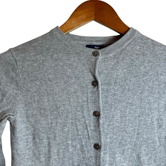 3 for $30! Gap 100% cotton grey cardigan - Picture 2 of 7